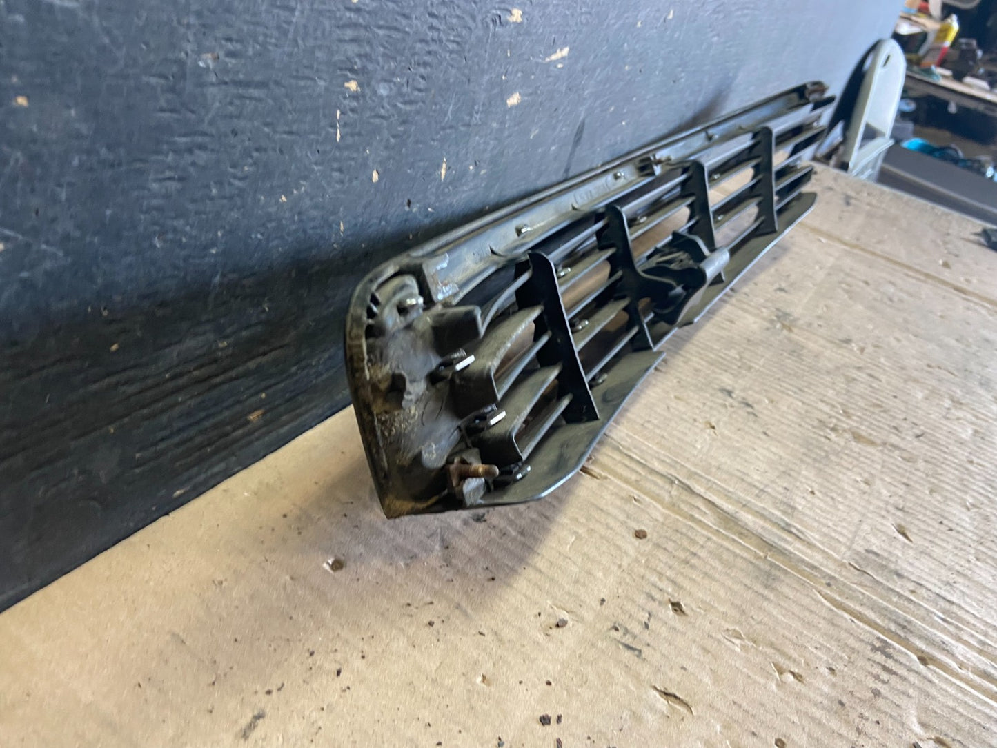 2002 to 2004 Lexus ES330 ES300 Front Upper Grill Grille P8638 DG5