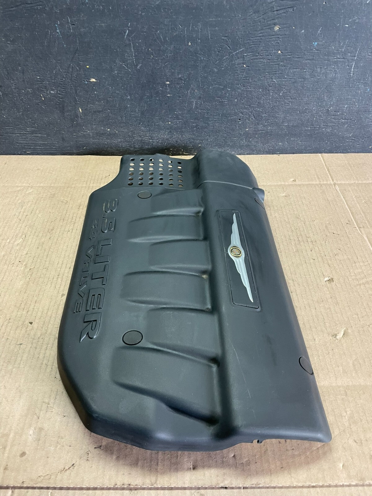 2004 2005 2006 Chrysler Pacifica 3.5L Engine Cover Motor J6913 DG3