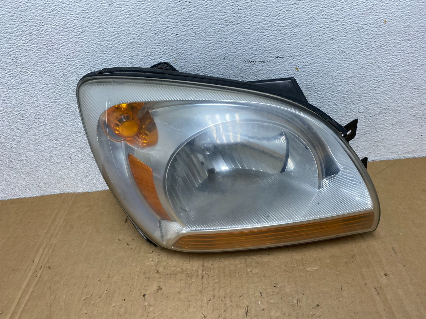 2005 to 2006 Kia Sportage Right Passenger RH Halogen Headlight AD2797 DW0