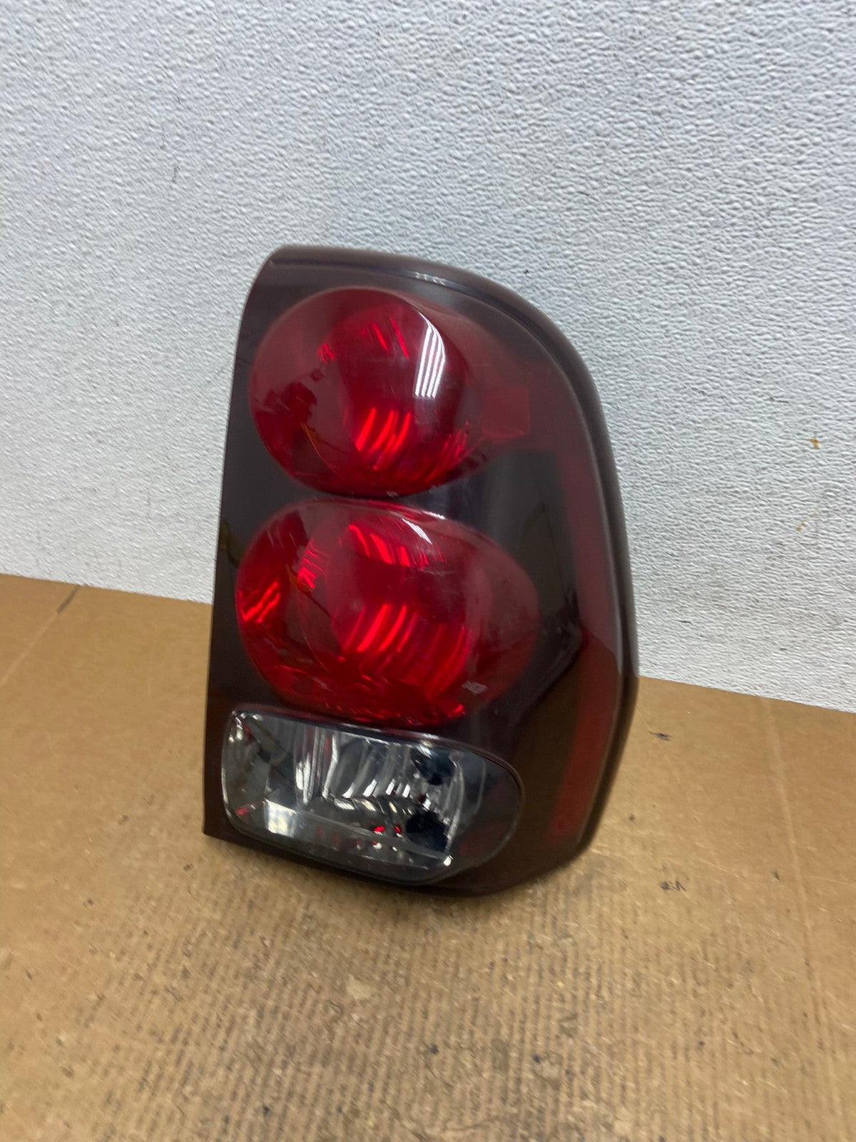 2002 to 2009 Chevrolet Trailblazer Right Passenger Rh Tail Light AE2627 LK0