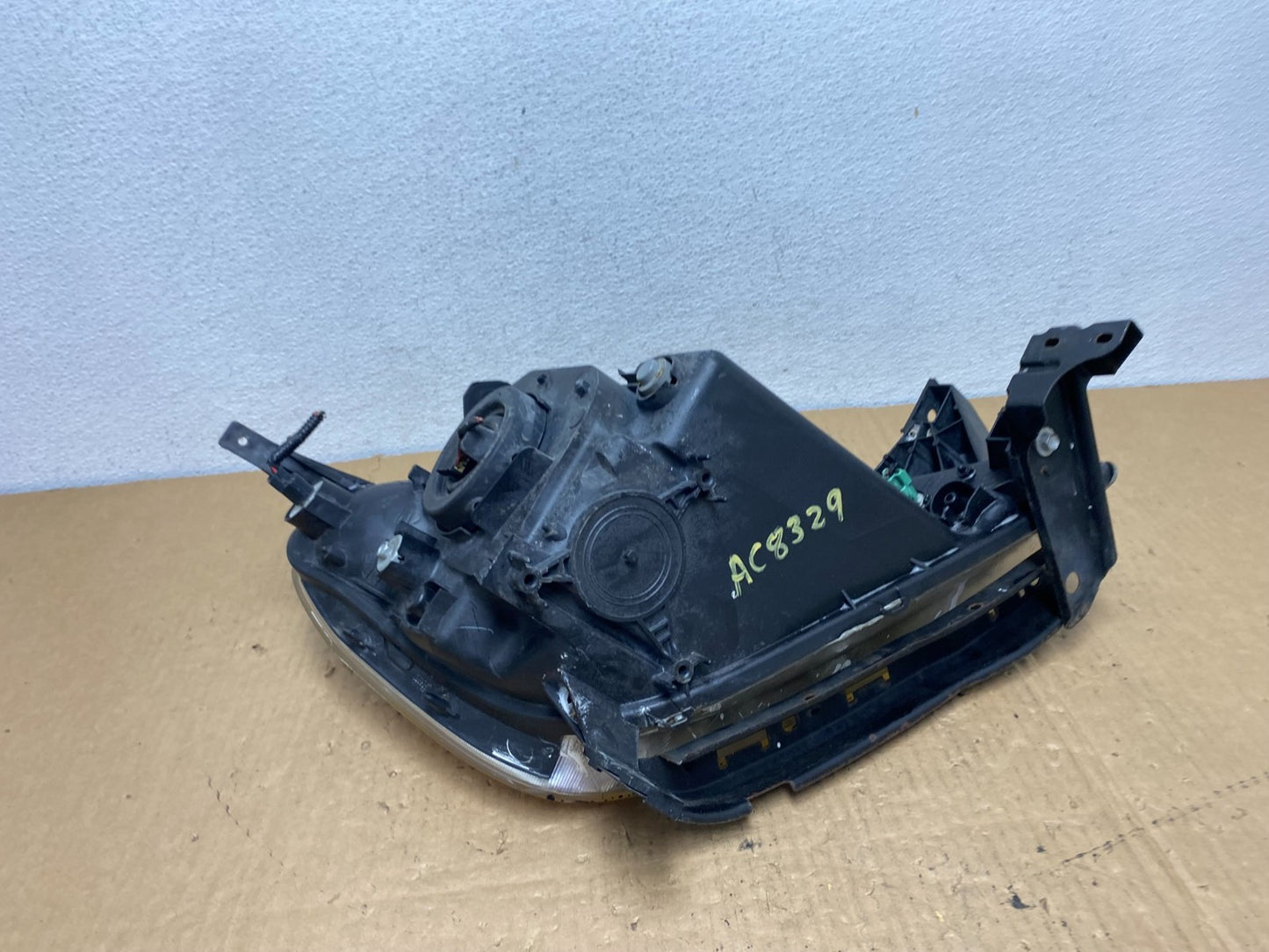 2002 to 2004 Honda Crv Cr-v Left Driver Halogen Headlight AC8329 DW6