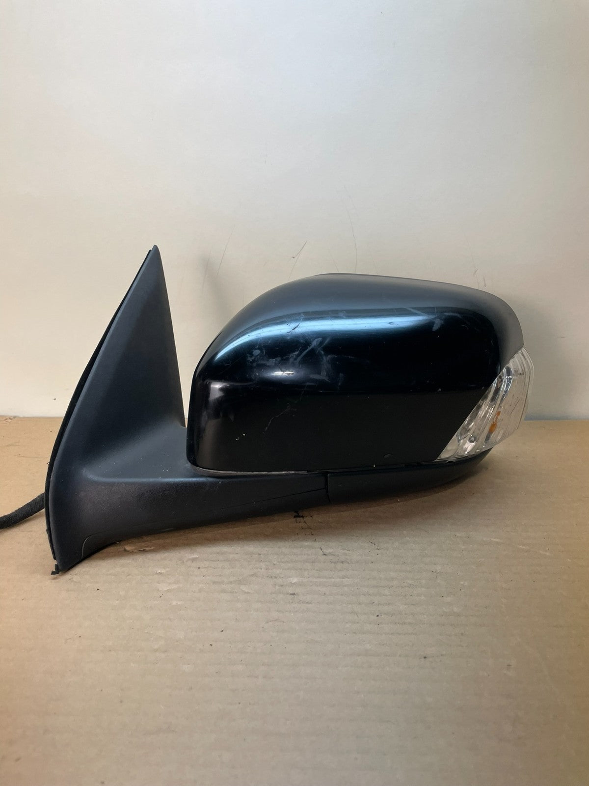 2007 to 2014 Volvo XC90 Left Driver View Door Turn Signal Mirror AH8791 DW0
