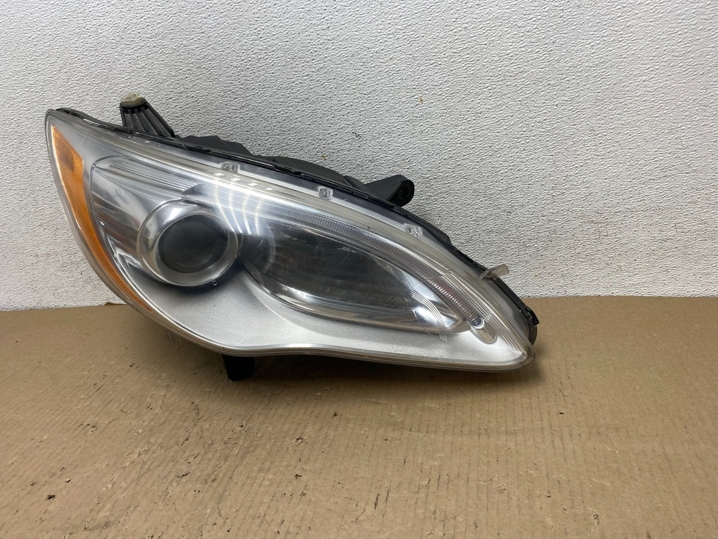 2011 2012 2013 2014 Chrysler 200 Right Passenger Halogen Headlight AG8009 DW2