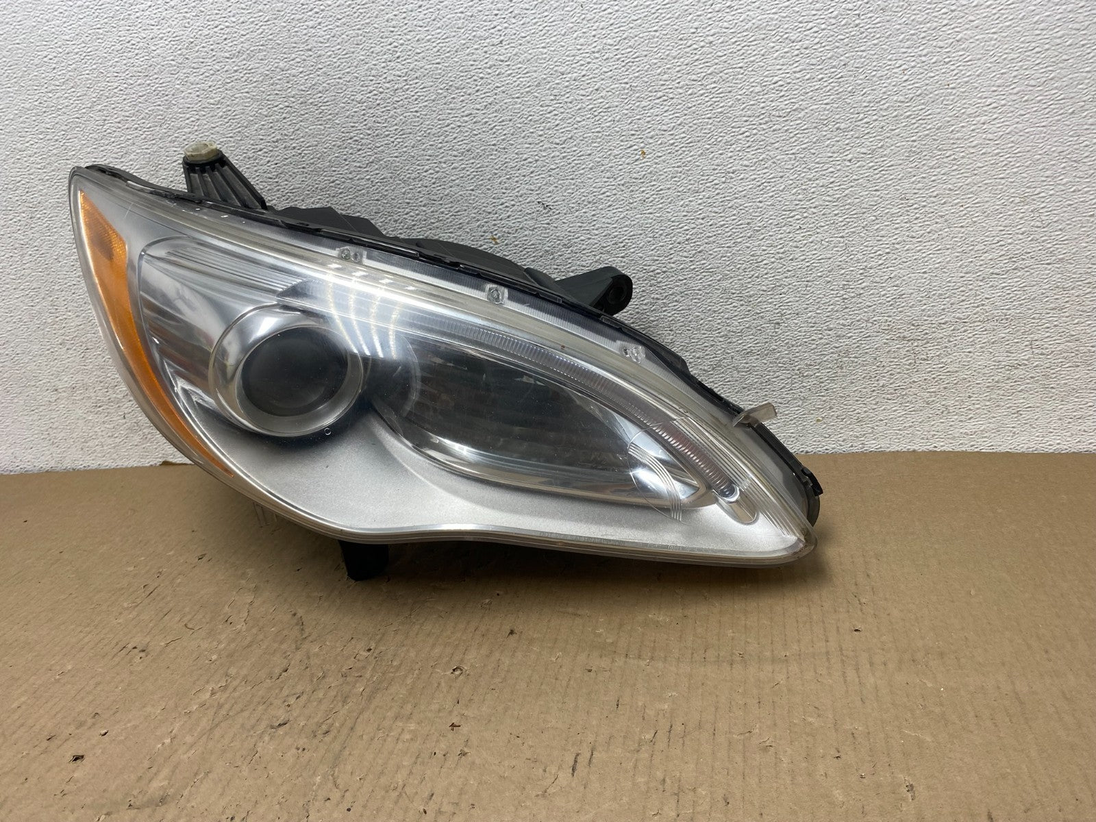 2011 2012 2013 2014 Chrysler 200 Right Passenger Halogen Headlight AG8009 DW2