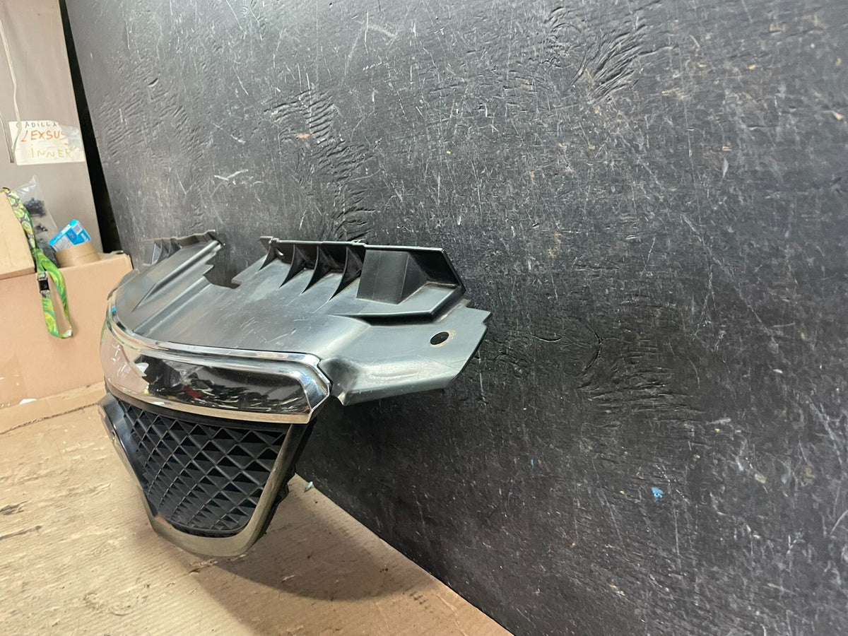 2002 2003 Mazda MPV Front Upper Grille Grill L9664 DG1