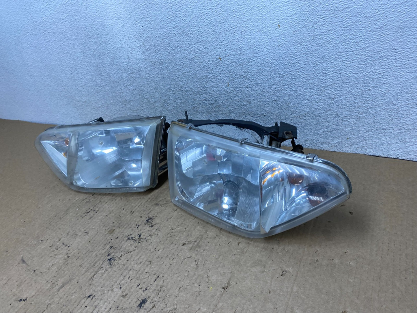 2001 to 2002 Nissan Quest Left+Right Side Halogen Headlights AG2505 DW1
