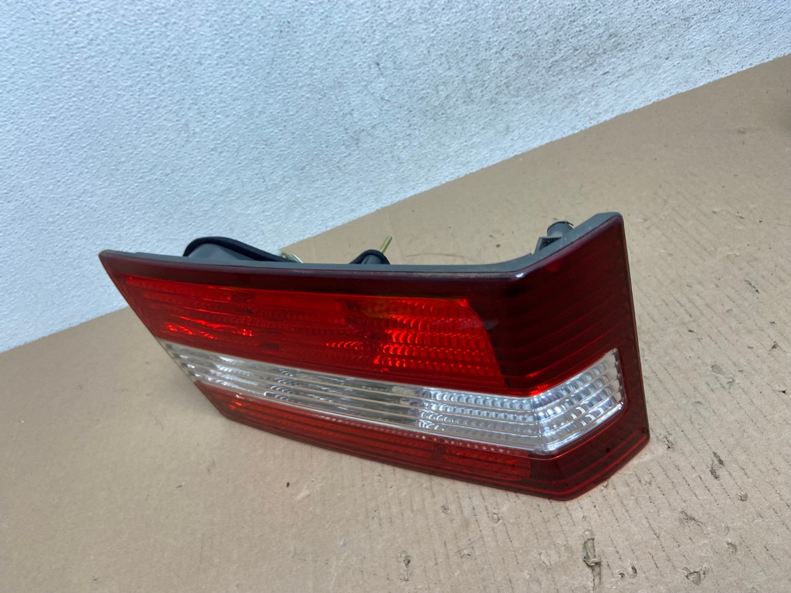 2000 2001 Lexus ES300 Inner Left Driver LH Side Tail Light AE7276 LK1