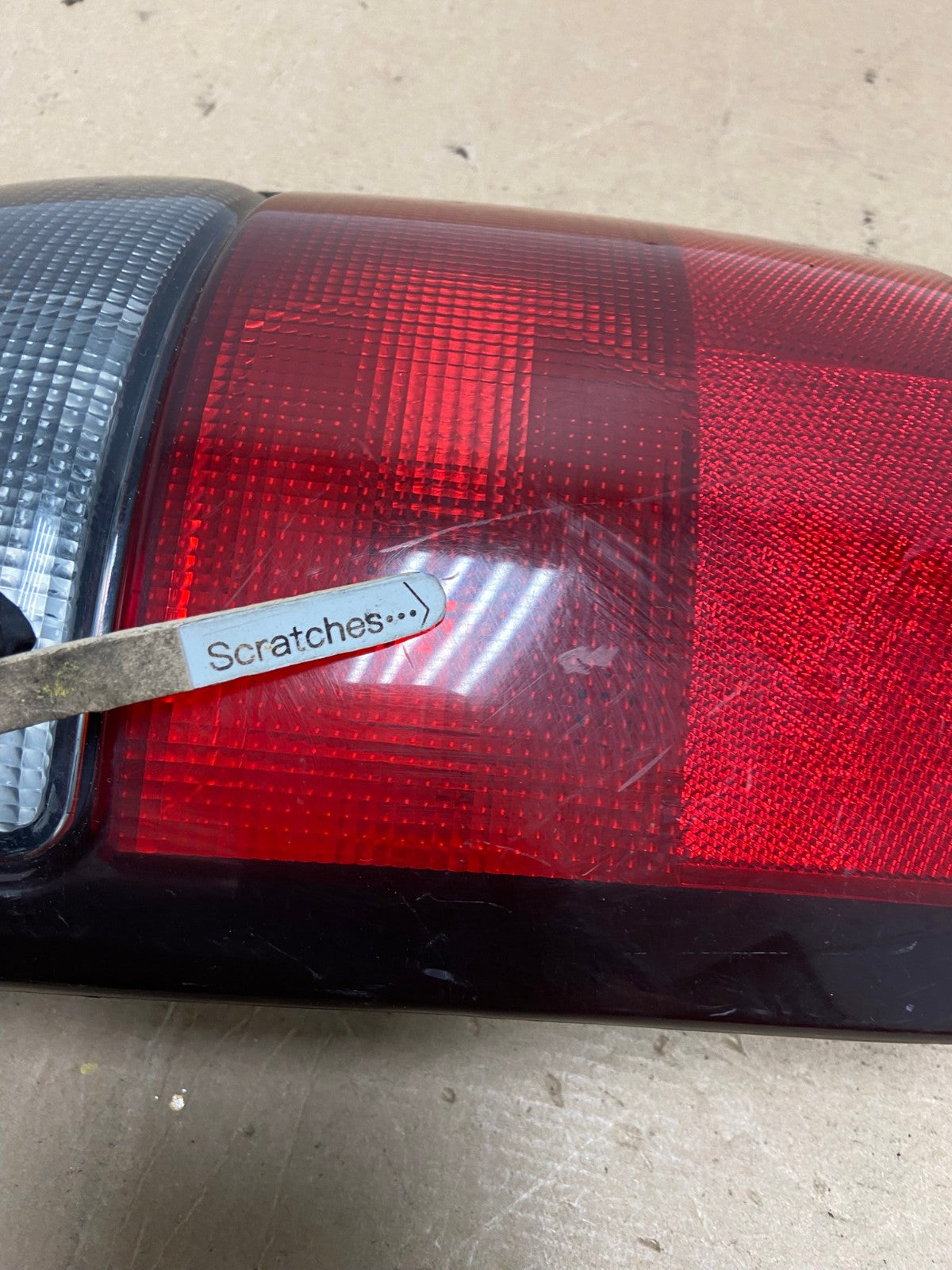 2000 - 2006 Chevrolet Suburban Tahoe Yukon Right Passenger Tail Light AF4542 LK3