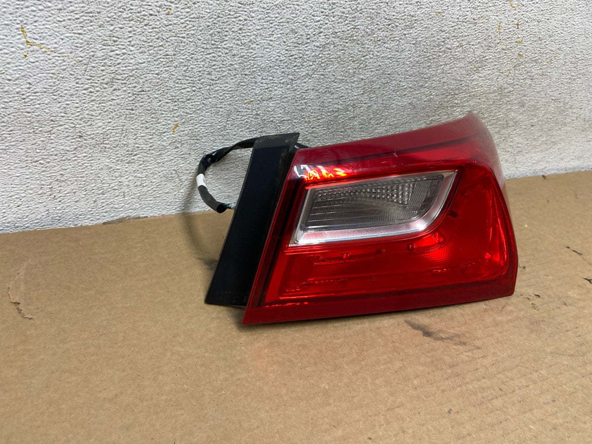 2016 - 2020 Chevrolet Malibu Right Passenger RH Side Tail Light AH4499 LK1