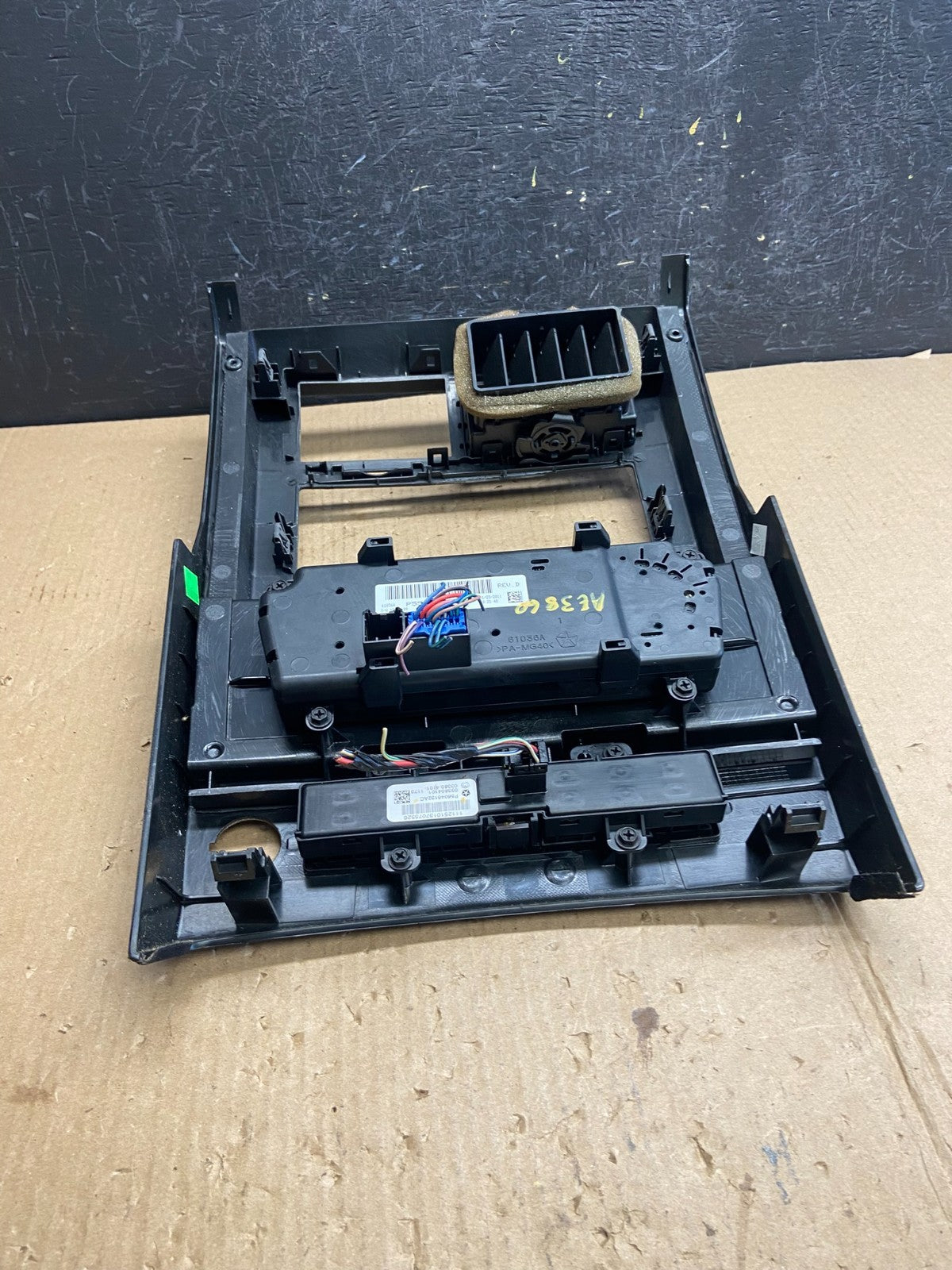 2008 to 2012 Jeep Liberty Dash Climate Temperature Control Radio Bezel AE3860 DG4