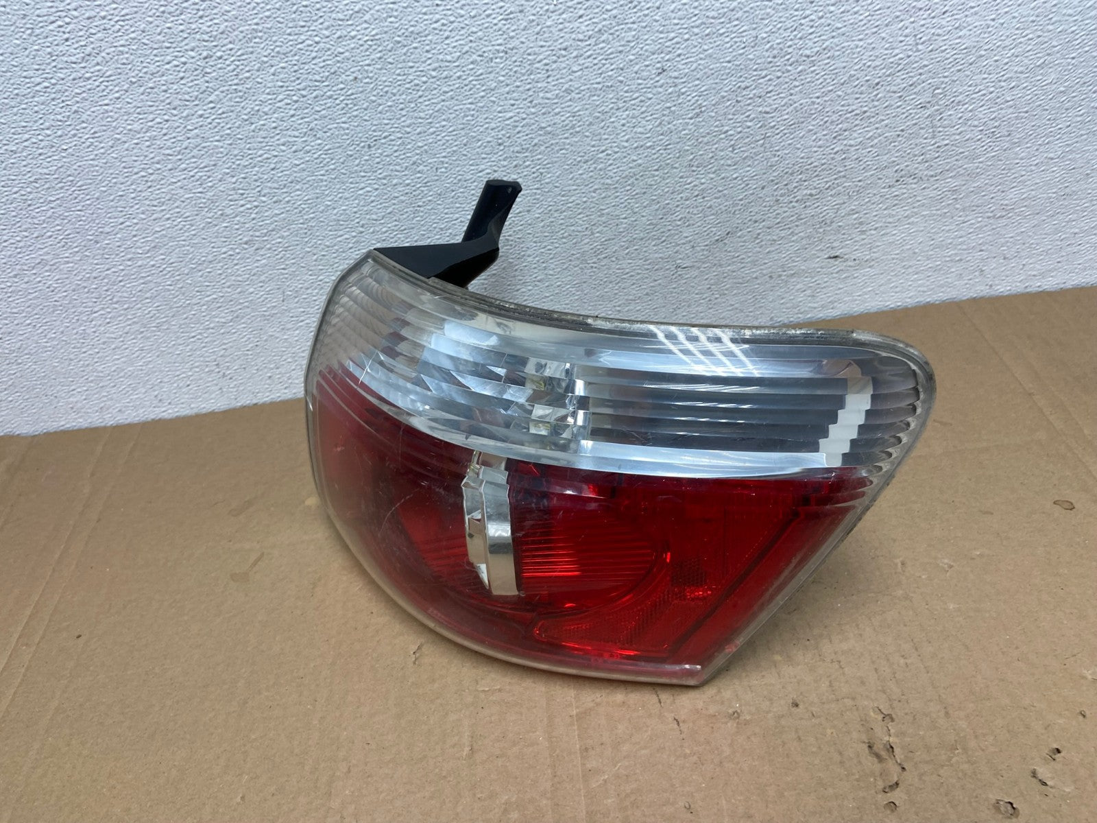 2007 to 2012 GMC Acadia Halogen Tail Light Right Passenger RH Side AC3780 LK1