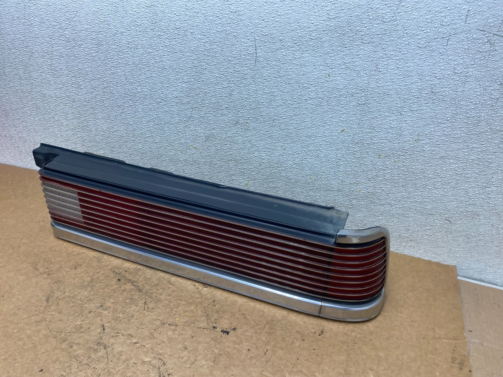 1986 to 1988 Chrysler LeBaron Right Passenger RH Tail Light Oem S7018 DG1