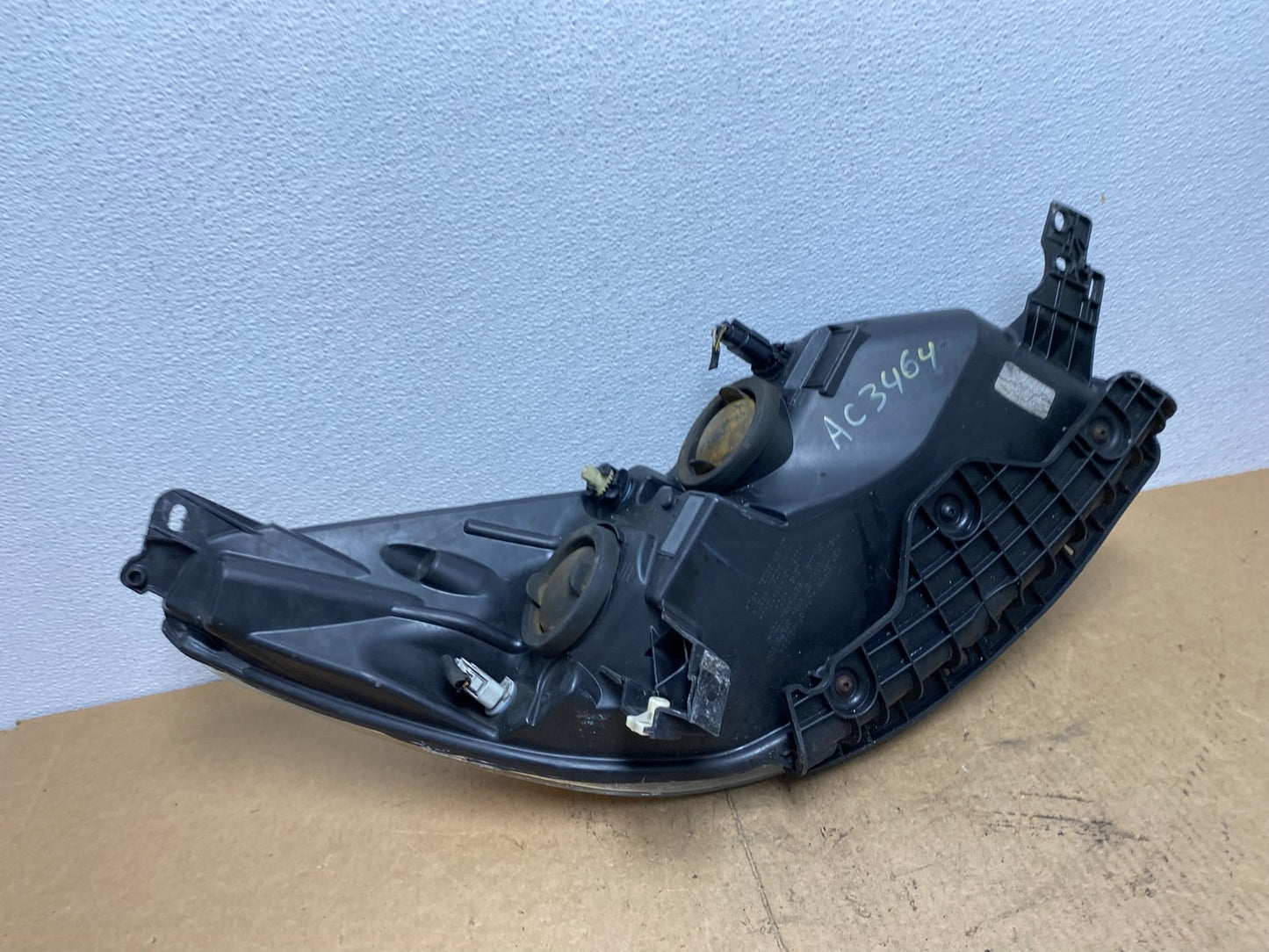 2013 - 2016 Ford Escape Headlight Left Driver Lh Side Halogen AC3464 DW7