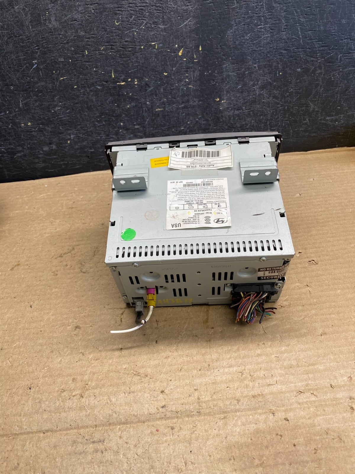 2009 to 2012 Hyundai Santa Fe AM/FM Radio CD Player AH3877 DG3