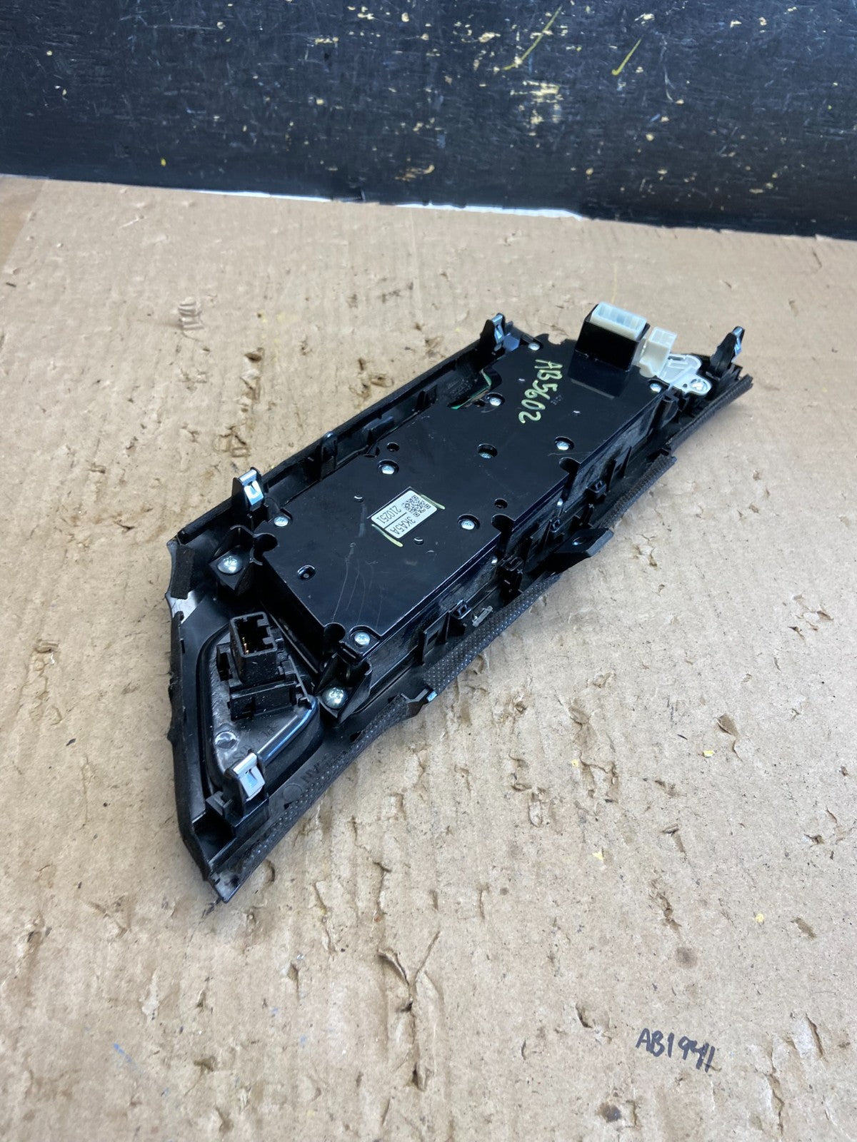 2013 to 2018 Nissan Pathfinder Radio Audio Climate Control OEM AB5602 DG4