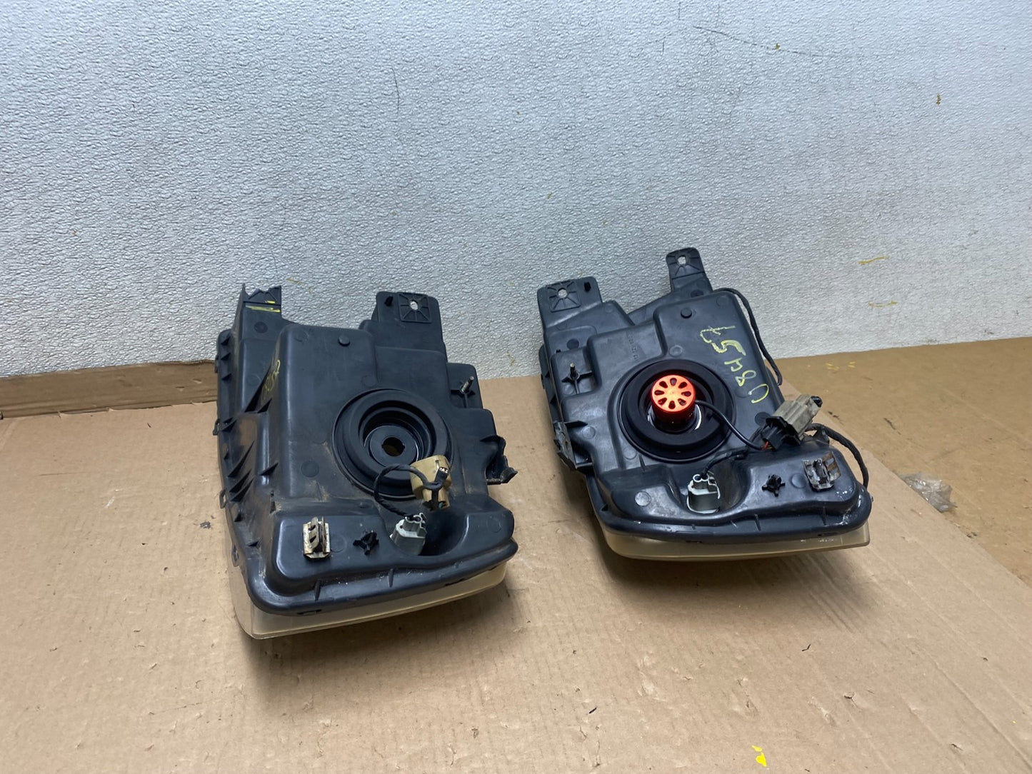 2004 to 2008 Ford F-150 F150 Left+Right Halogen Headlights U8457 DW17