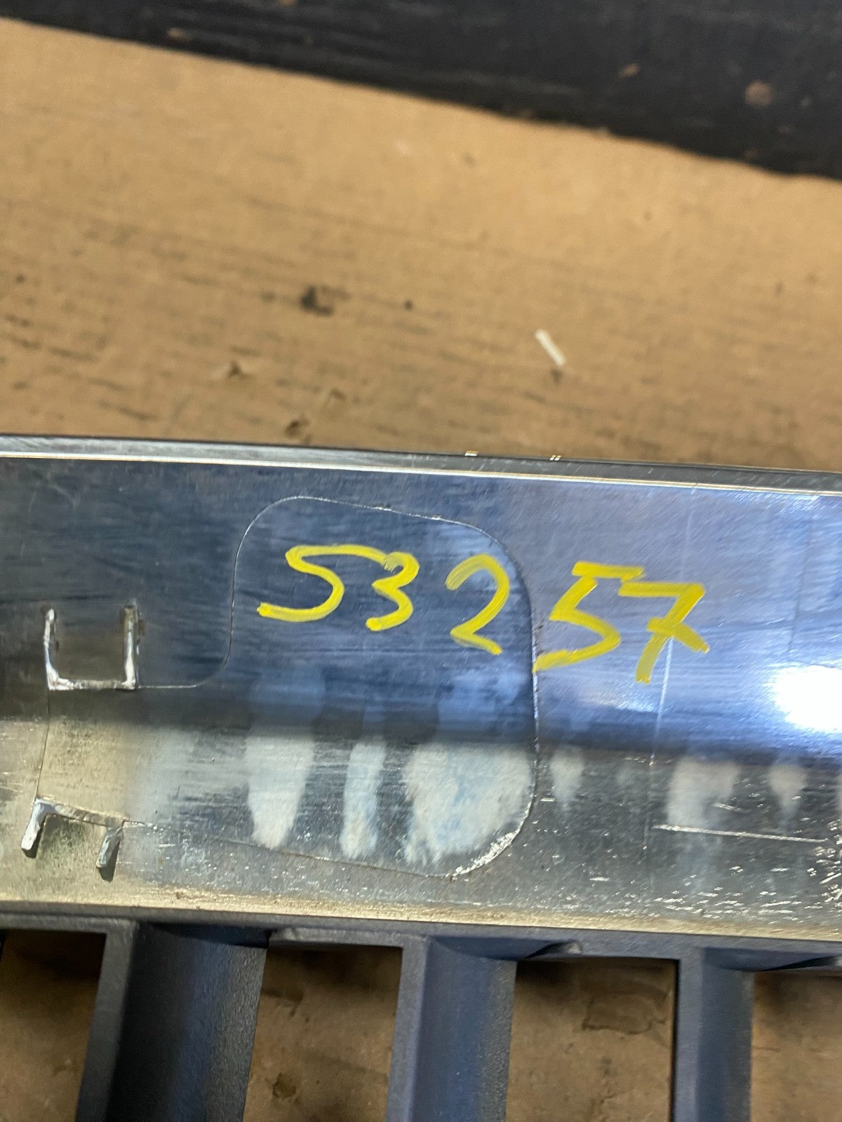 1998 to 2002 Lincoln Navigator Front Upper Grill Grille Oem S3257 DG9