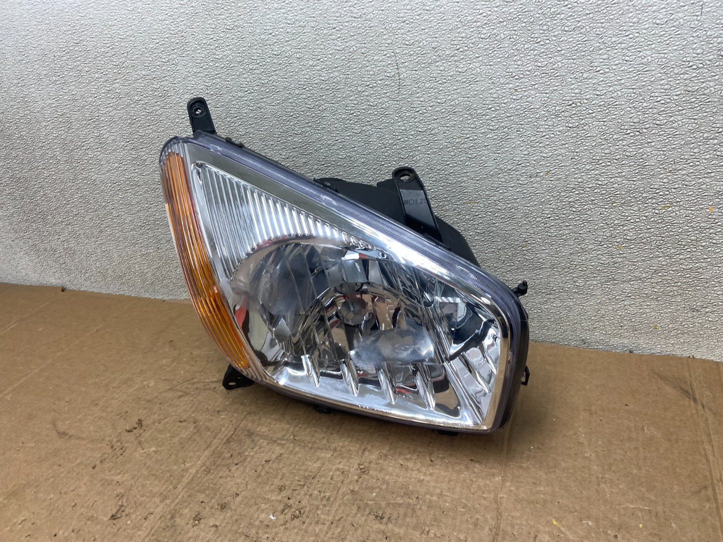 2001 - 2003 Toyota Rav4 Right Passenger RH Side Headlight Halogen TYC AA3759 DW1