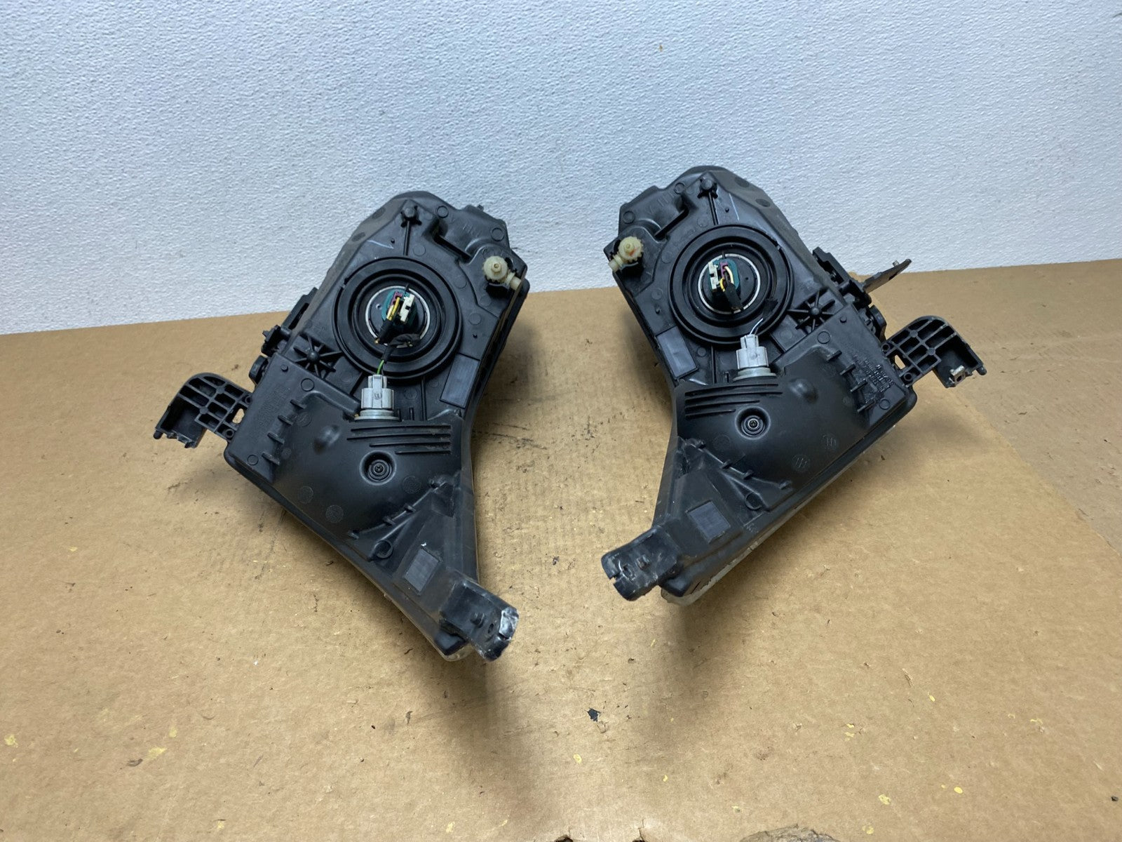 2011 to 2015 Chevrolet Cruze Halogen Left+Right Set Headlights AC3545 DW10
