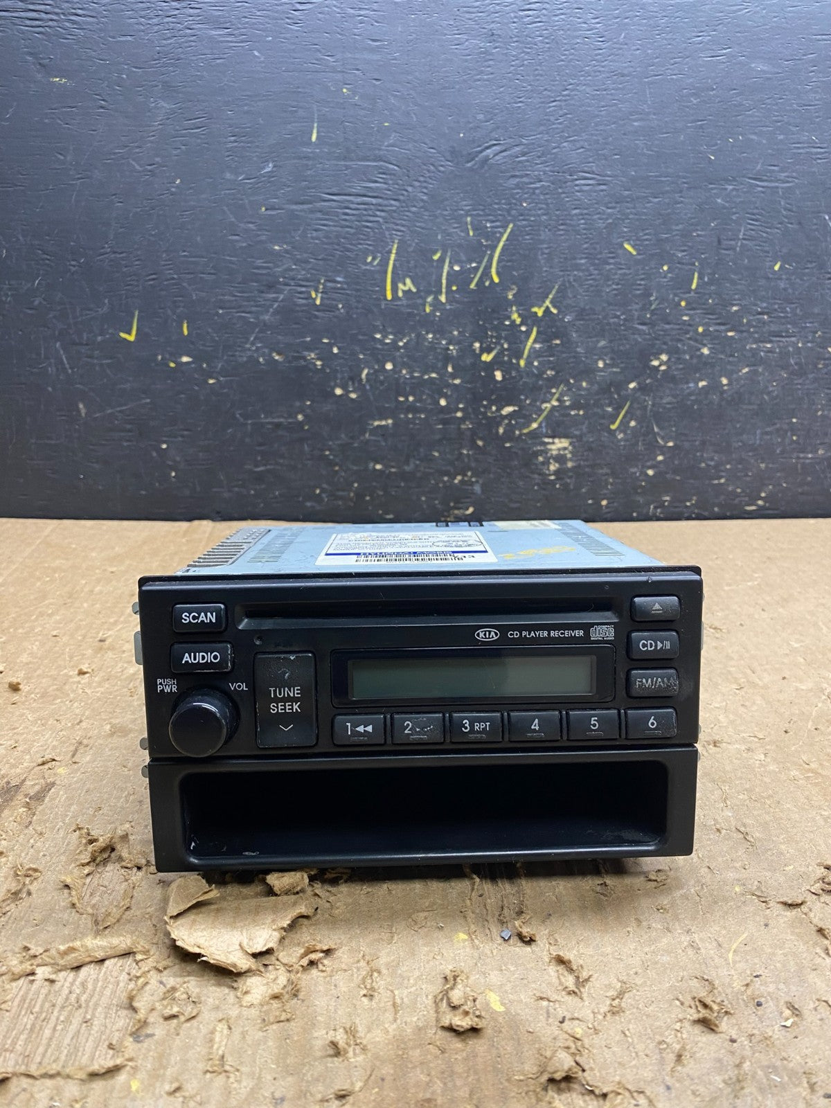 2003 2004 2006 Kia Sorento AM/FM CD Radio Casette Oem z7553 DG0