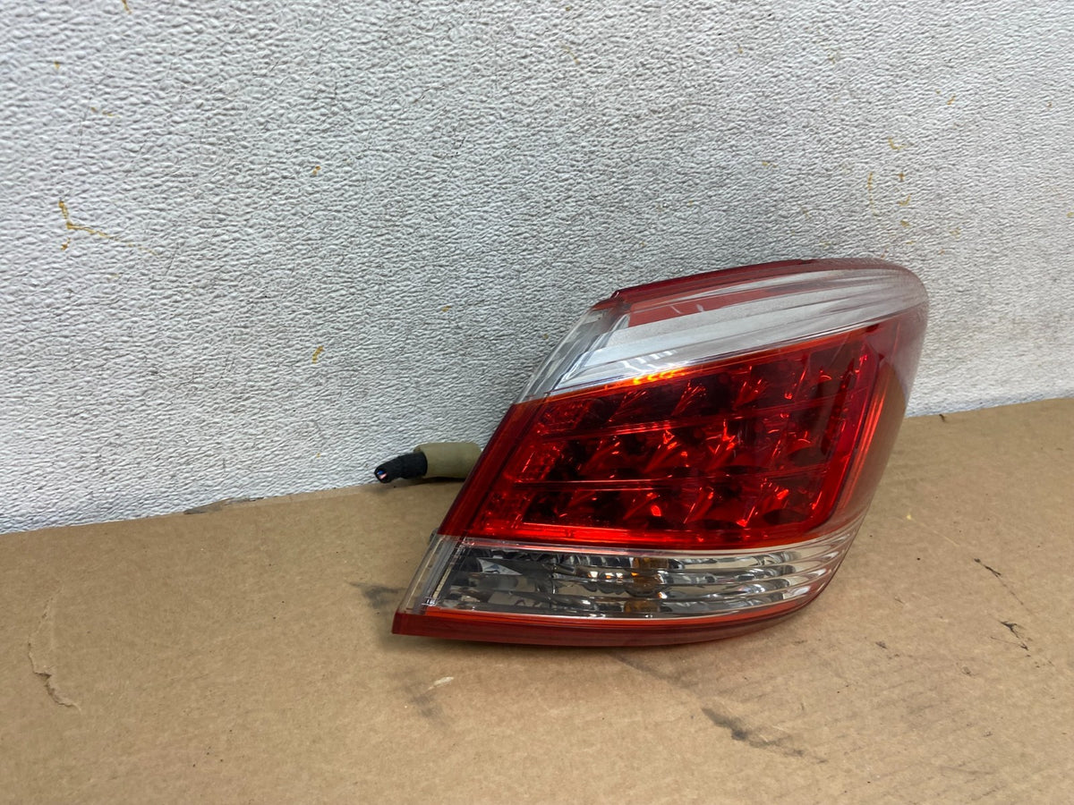 2011 - 2014 Nissan Murano Right Passenger Side RH Tail Light AH4458 DW1