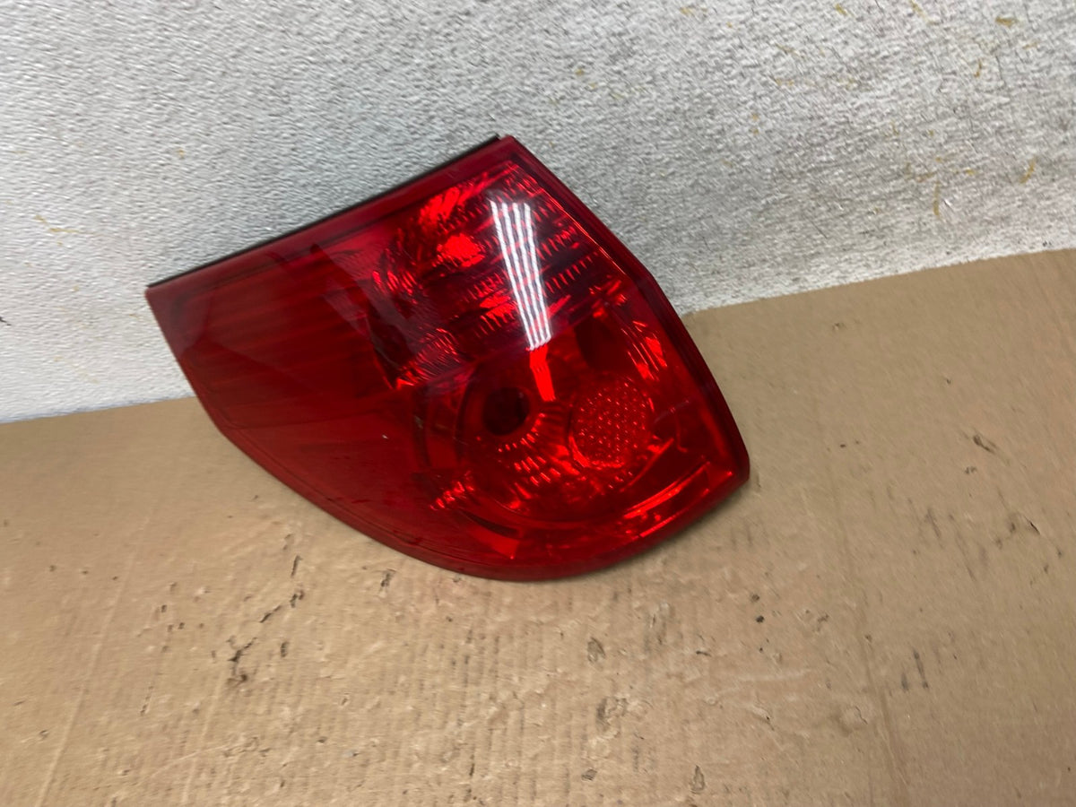 2006 to 2010 Toyota Sienna Left Driver LH Side Tail Light AI1335 LK1