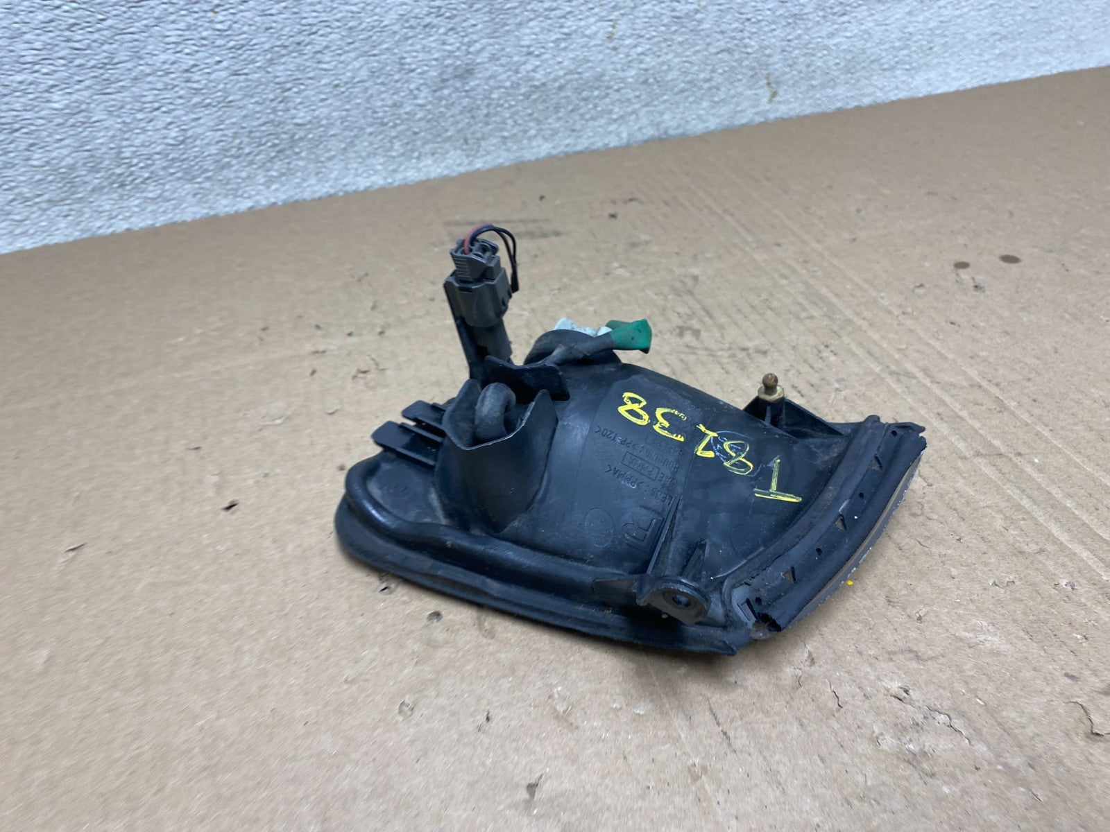 1997 - 1999 Nissan Maxima Right Passenger Rh Corner Turn Signal Oem T8238 DW3