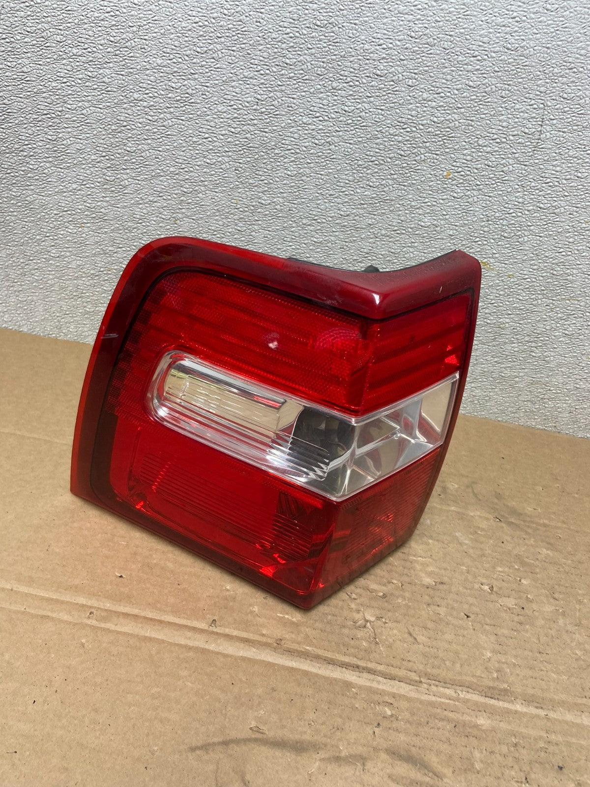 2007 to 2012 Ford Expedition Left Driver LH Side Tail light AB4564 LK0