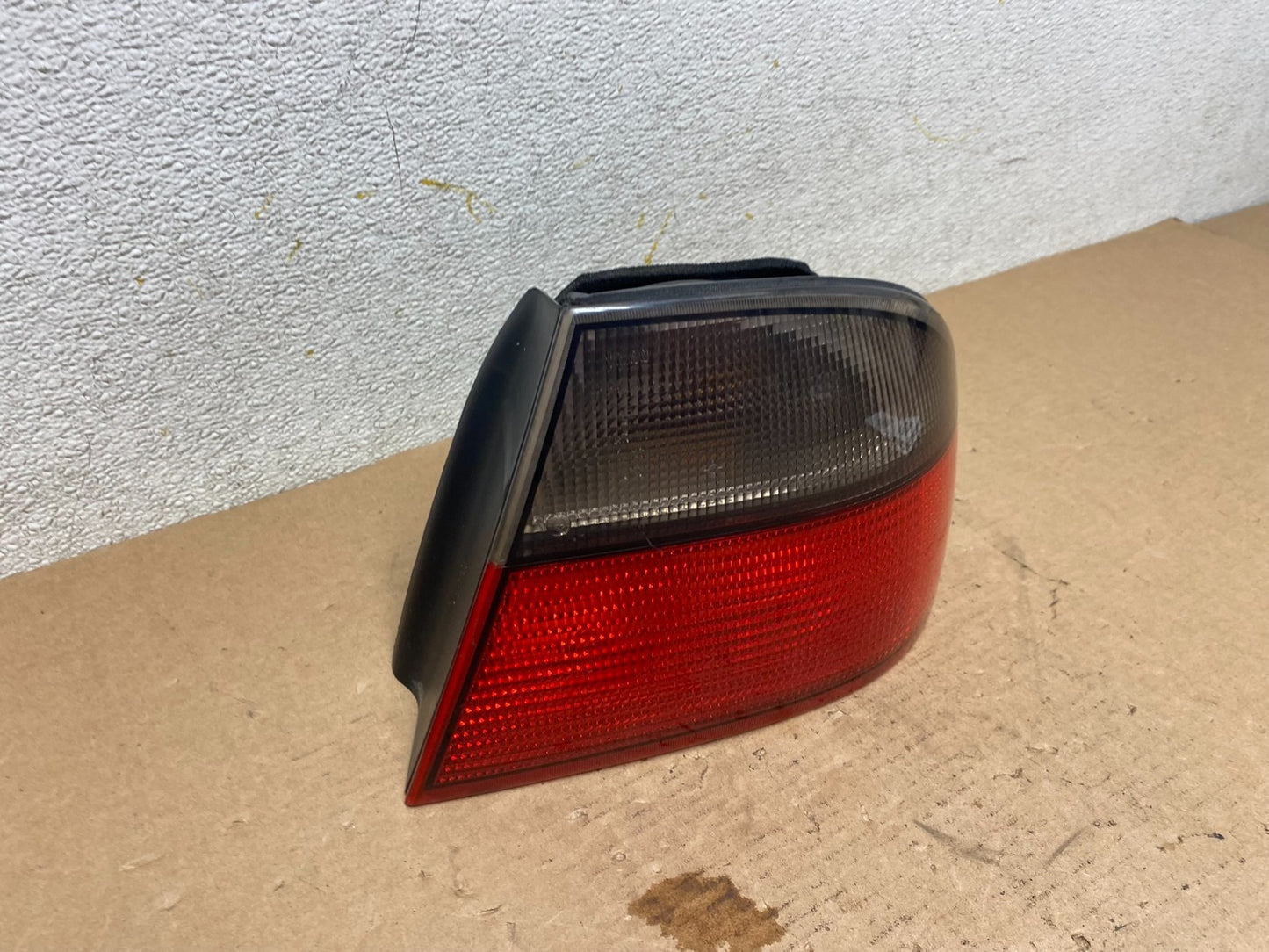 1999 to 2001 Saab 9-5 Right Passenger RH Tail Light Sedan OEM O9737 DW2