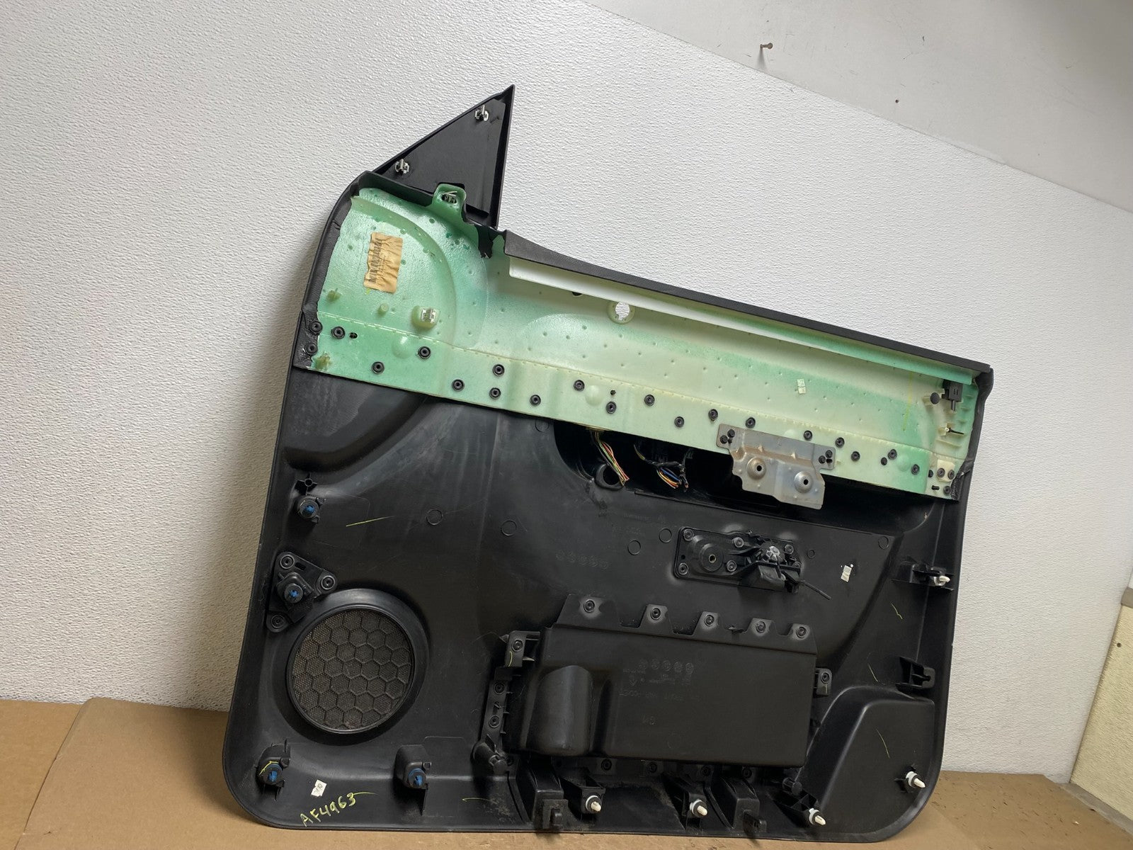2007 to 2009 GMC Sierra Silverado Left Driver Side Door Panel AF49636