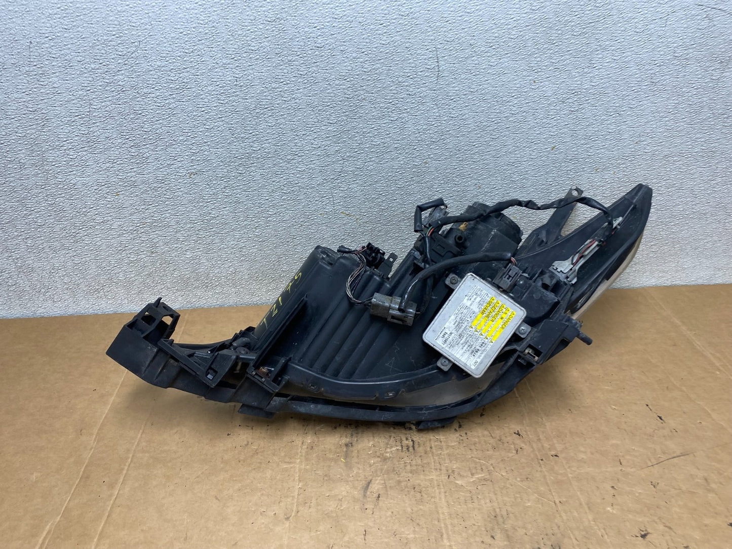 2008 2009 2010 Mazda 5 Right Passenger RH Black Xenon Headlight T2175 DW8