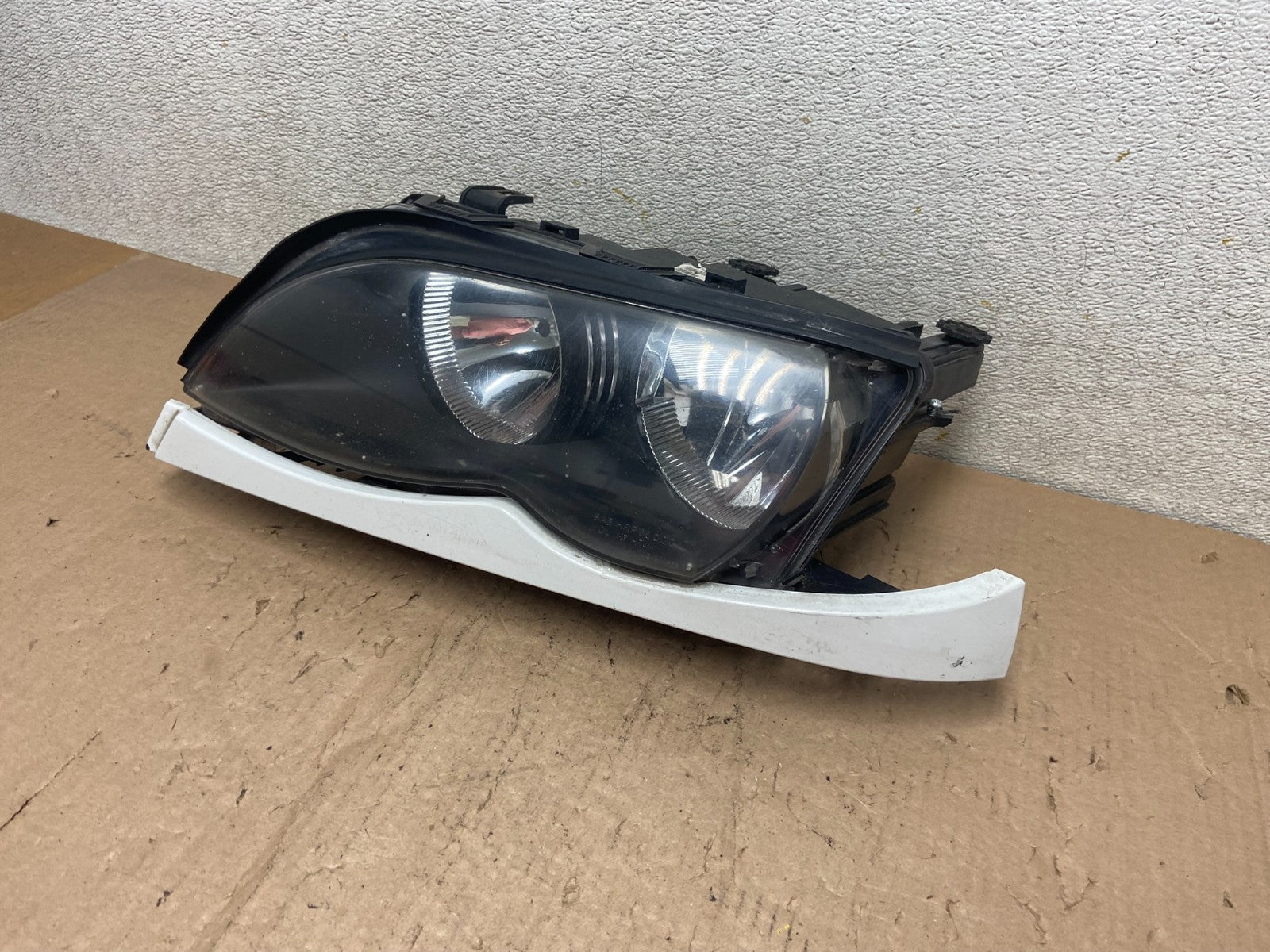 2002 to 2005 BMW 3 E46 Sedan Left Driver LH Halogen OEM Headlight R3123 DW1