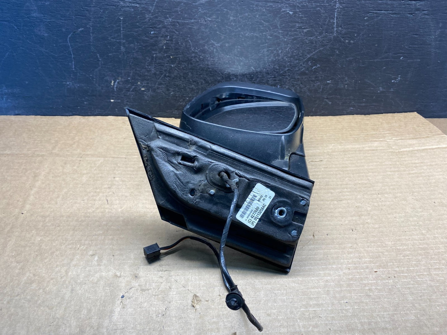 2009 to 2014 Volkswagen Routan Right Passenger View Door Mirror AD9734 DW4