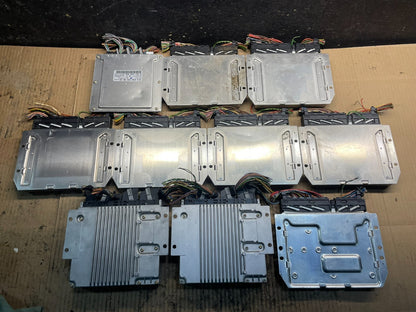 Mix of 10 Mercedes ECM Engine Computer Module X8657 PS1