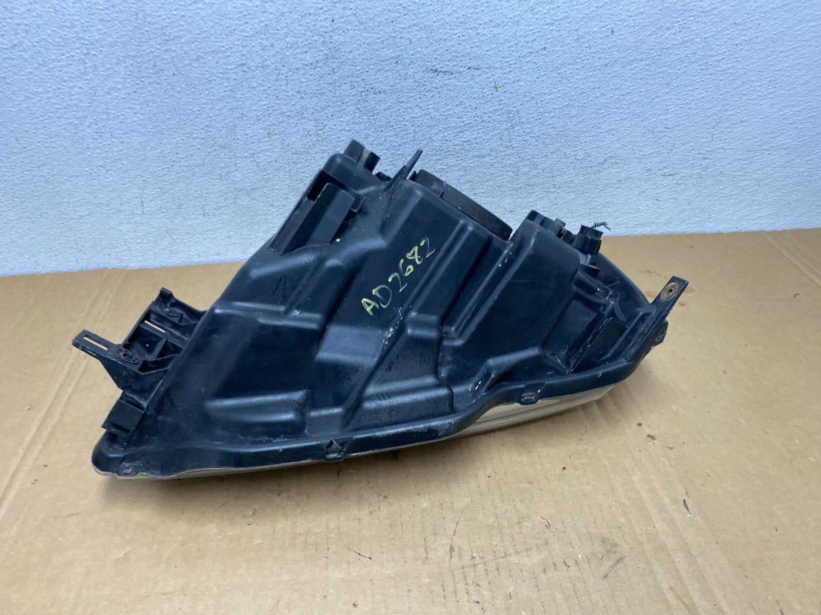 2004 - 2011 Mitsubishi Endeavor Headlight Right Passenger Rh Side AD2681 DW9