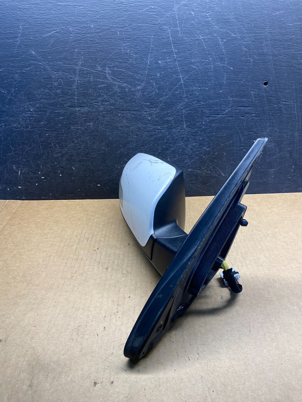 2011 to 2015 Kia Sorento Right Passenger Door Mirror Turn Signal AH7137 DW2
