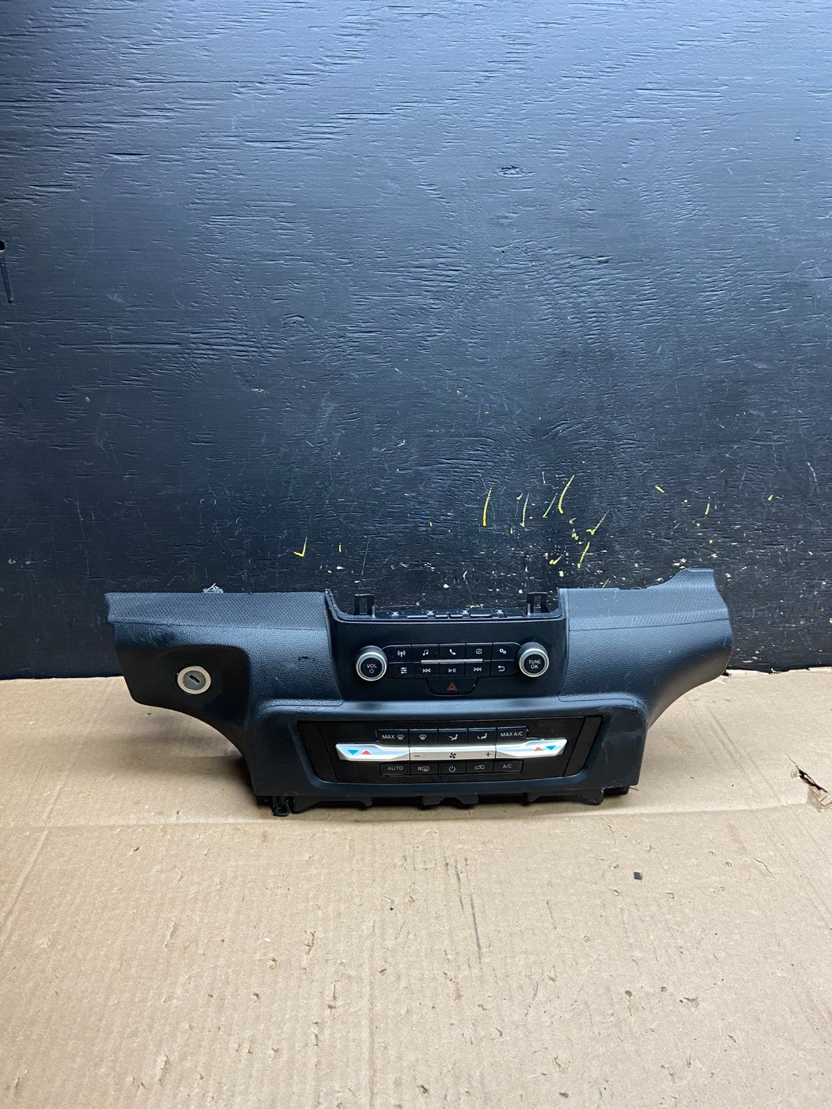 2020 to 2023 Ford Explorer Radio Climate Control Panel Trim y2373 DG0
