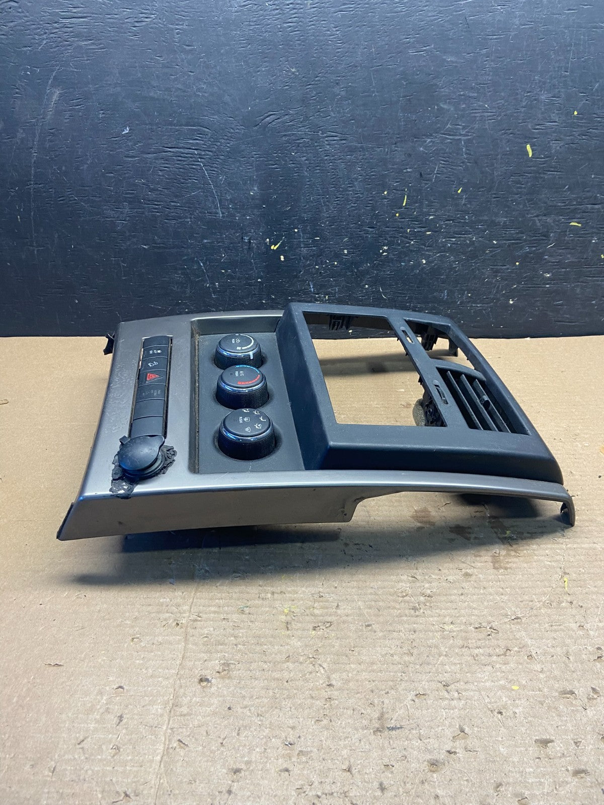 2008 to 2012 Jeep Liberty Dash Climate Temperature Control Radio Bezel Q9763 DG4