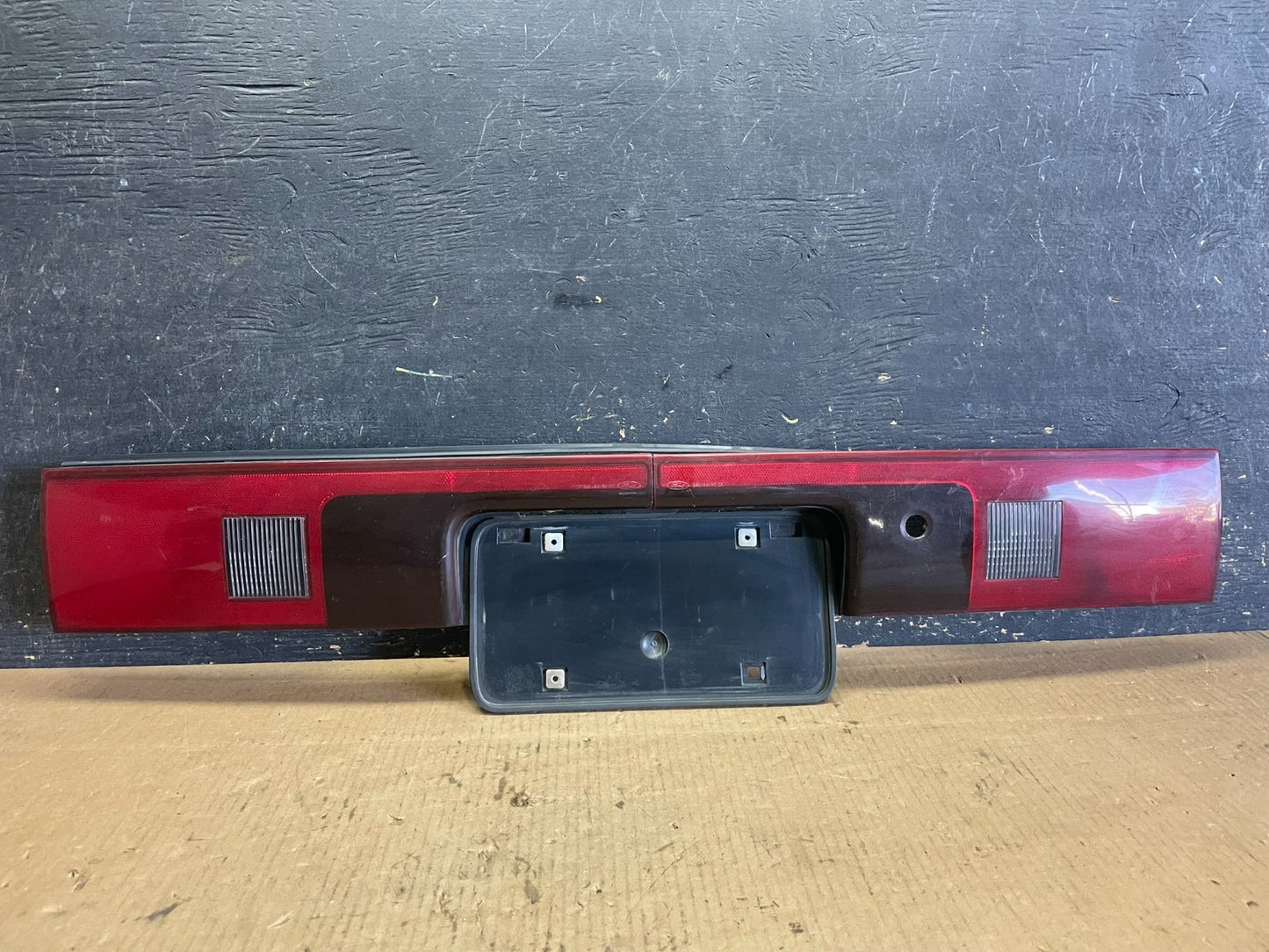 Ford Center Brake Tail Light Panel f24b-13b414 Oem aa2464 DG0