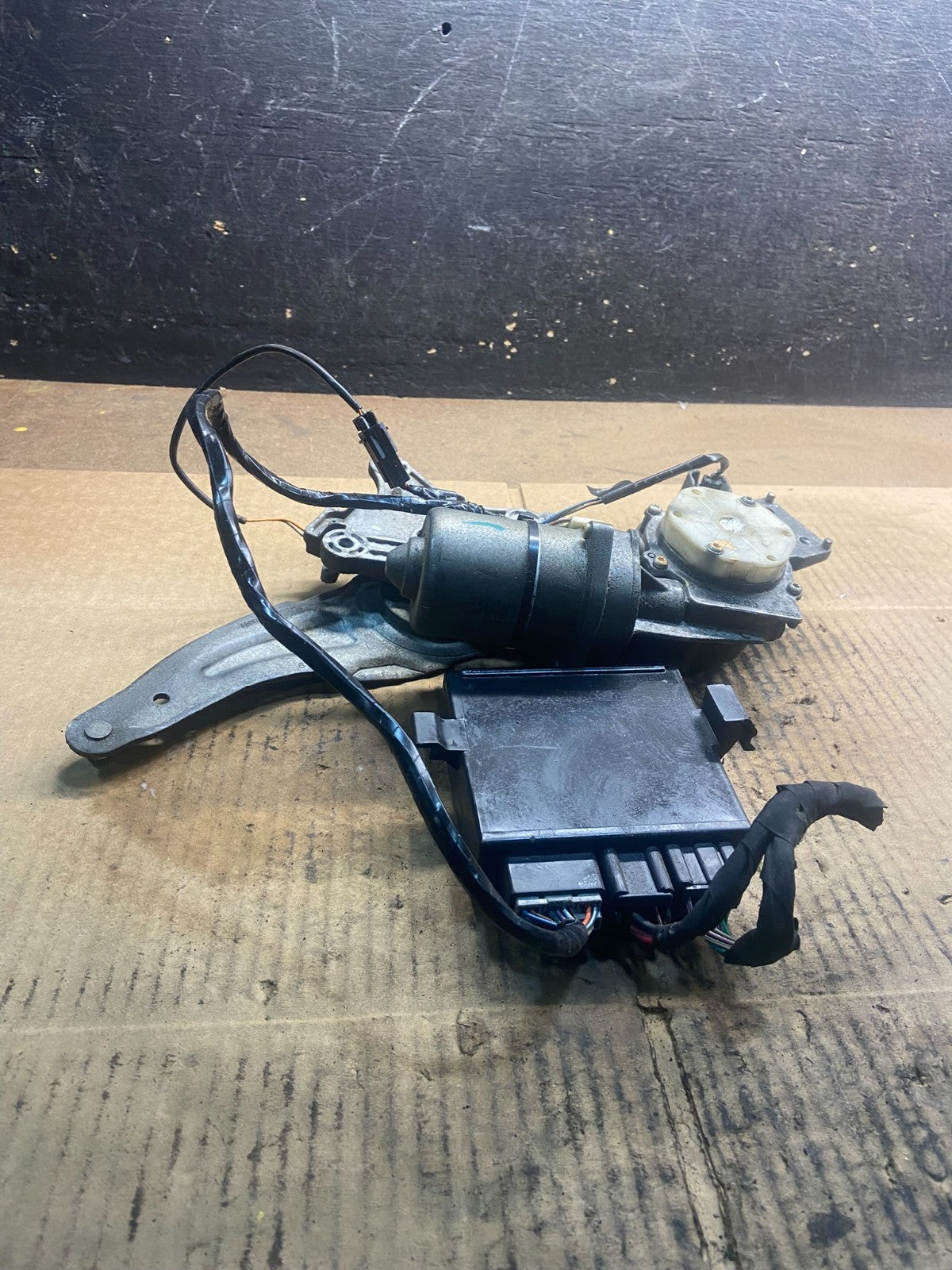 2009-2012 GMC Acadia Power Motor Liftgate Tailgate Control Module y4373 DG1