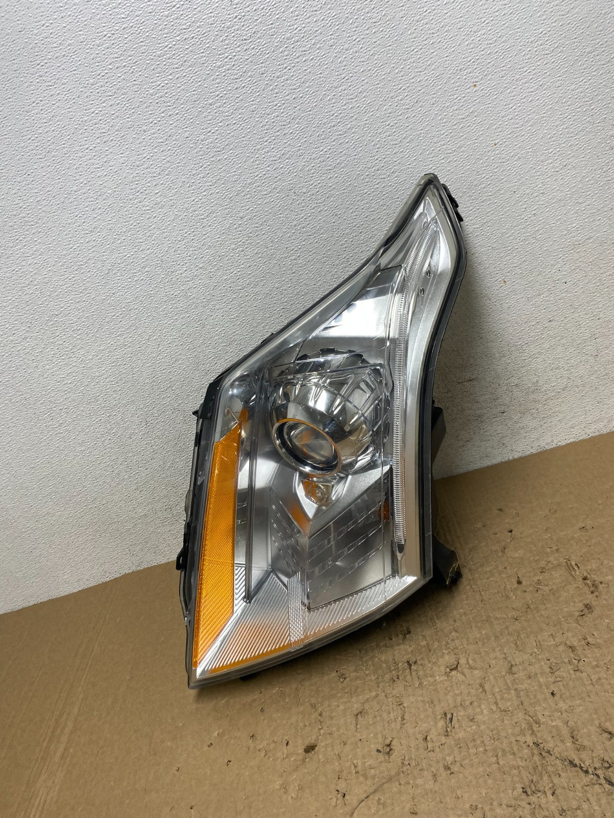Xenon 2010 to 2016 Cadillac SRX Left Driver LH Side Headlight AF8388 DW0