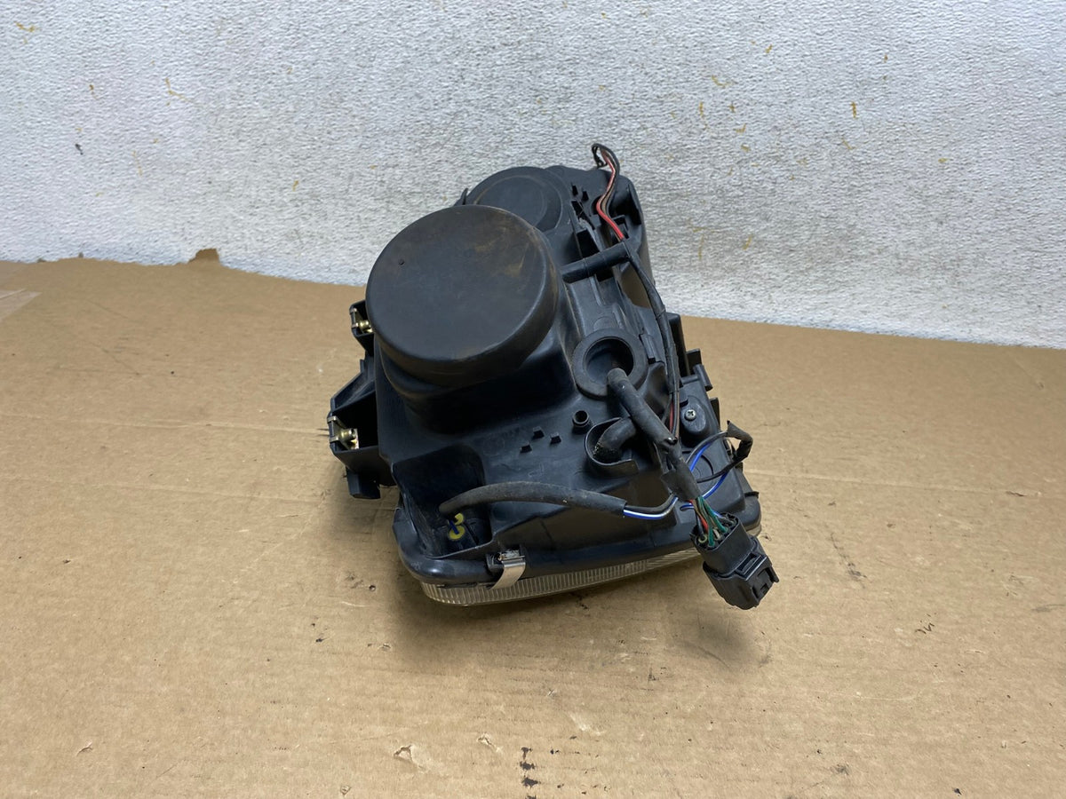 2004 to 2006 Chrysler Pacifica Headlight Left Driver LH Halogen AH7933 LK6