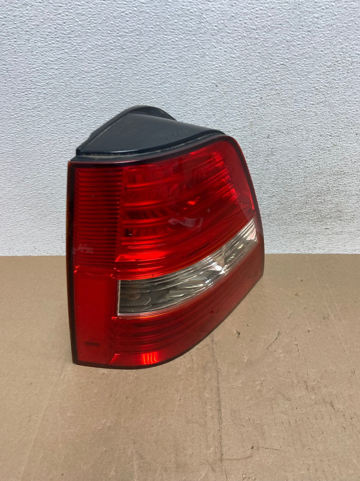 2007 2008 2009 Kia Sorento Left Driver LH Side Tail Light AE6732 LK2