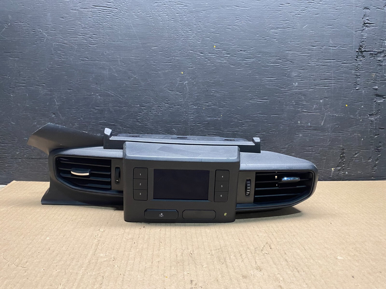 2020 to 2023 Ford  Explorer Console Radio Display Screen Air Vents F4950 DG1 Oem0