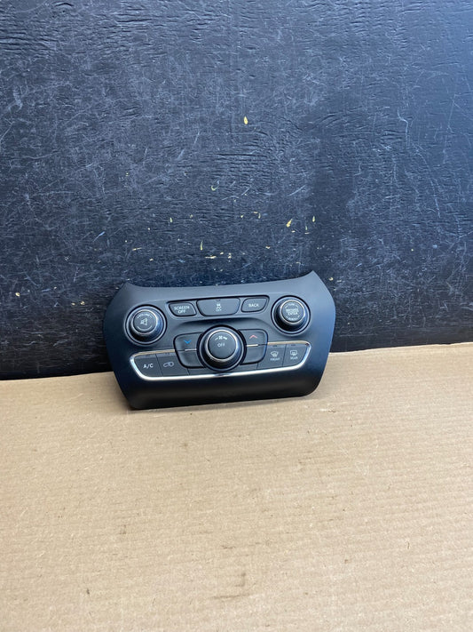 2014 to 2017 Jeep Cherokee Heater Climate Temperature Control AH1371 DG0
