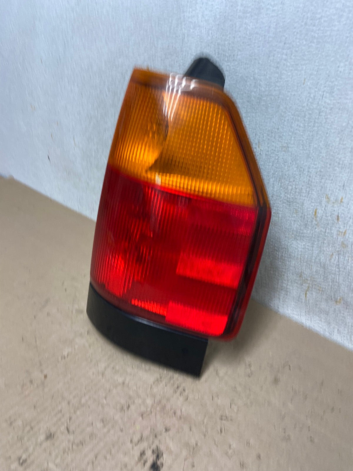 2002-2009 GMC Envoy Right Passenger RH Side Tail Light AI2404 LK1
