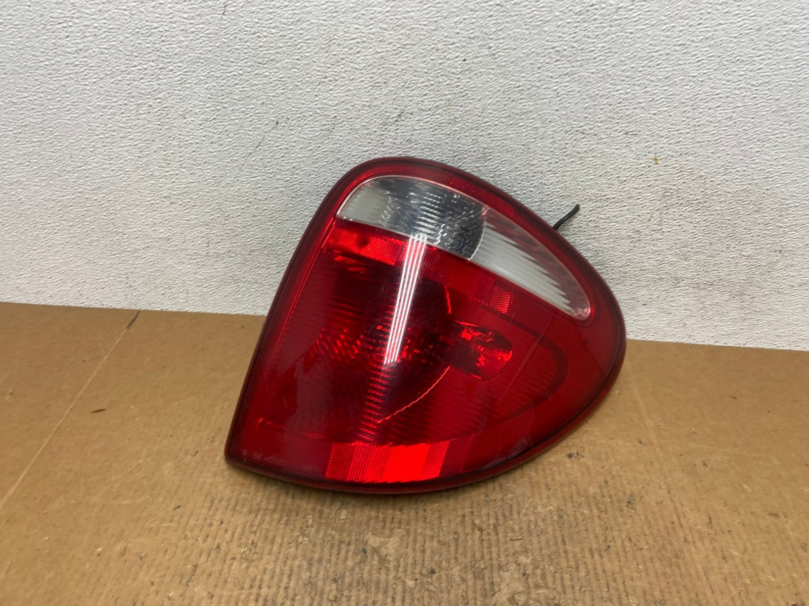 2004 - 2007 Dodge Grand Caravan Right Passenger Side Tail Light AE2854 LK0