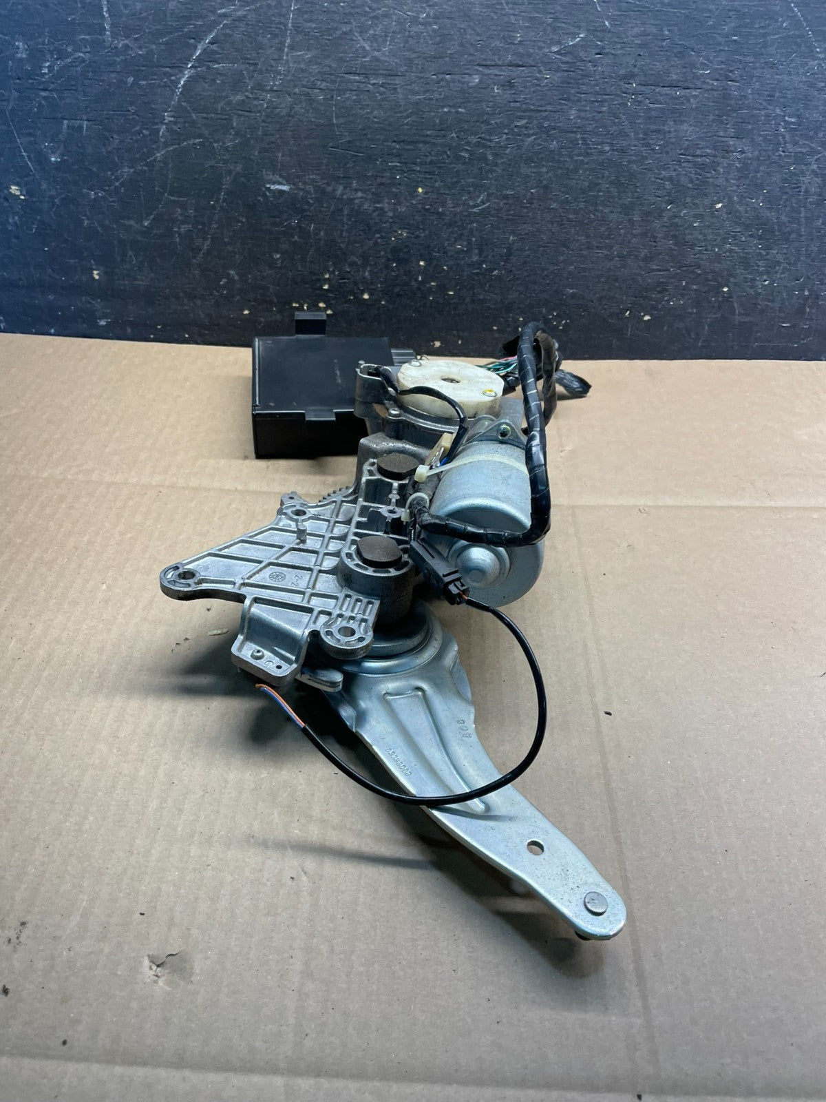 GMC Acadia Yukon Tahoe Rear Trunk Liftgate Power Motor Actuator u2090 DG4
