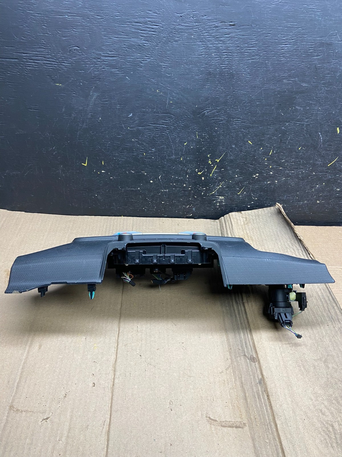 2020 to 2023 Ford  Explorer Radio Climate Control Panel Trim Oem X1732 DG3