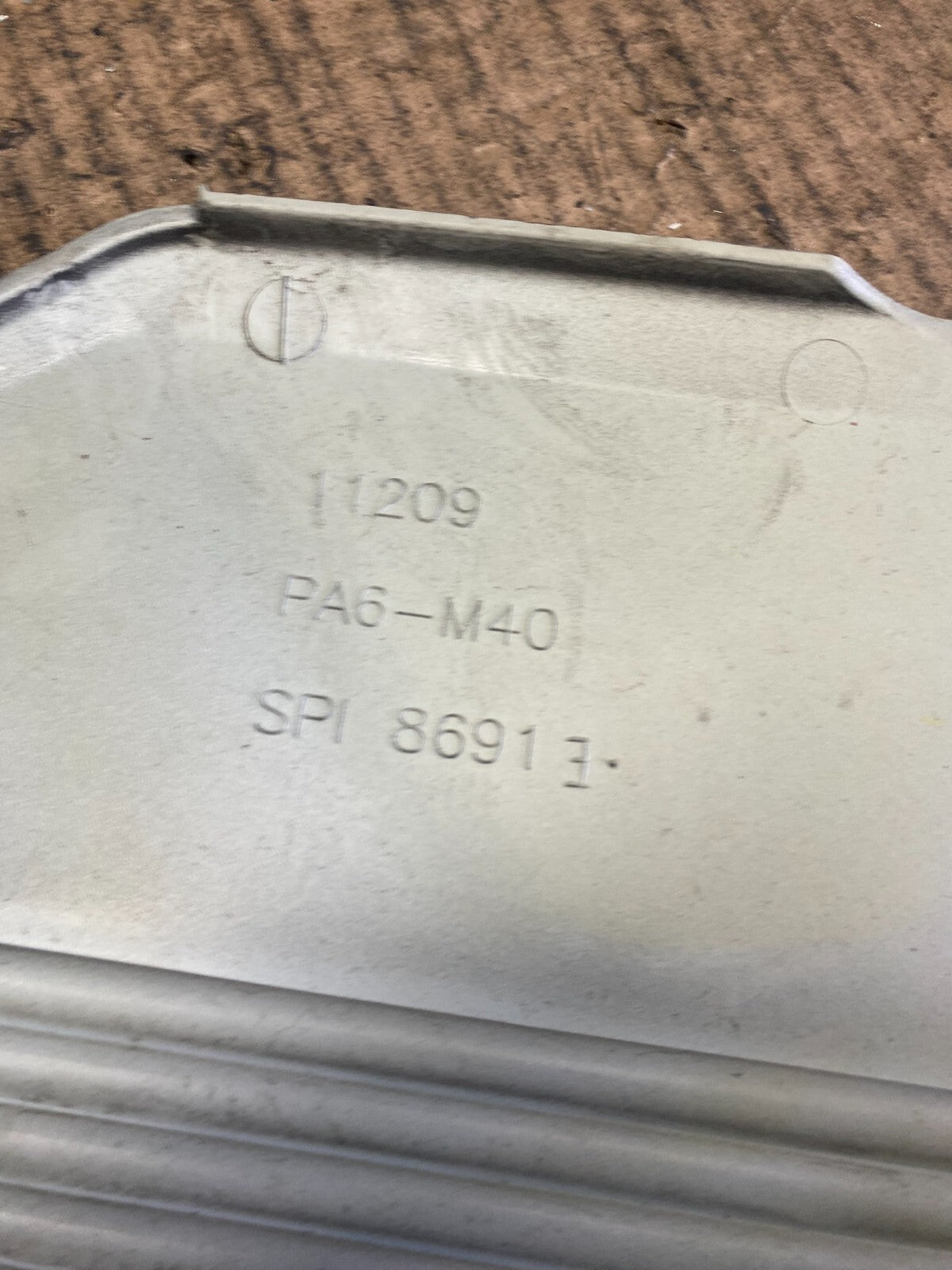 2004 to 2006 Toyota Sienna Highlander 3.3L  Top Engine Cover Lid N1970 PS8